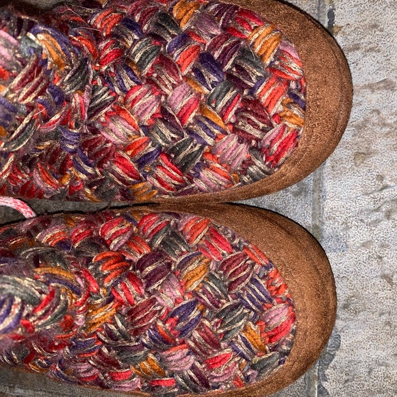 NWT Mad Love Women's Bootie Slippers
Fuzzy Yarn Knit Jewel Tones - Picture 5 of 16